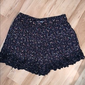 Urban outfitters/kimchi blue patterned shorts